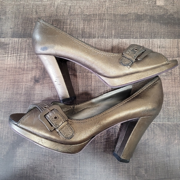 Bandolino Platform Sandals - Picture 5 of 6